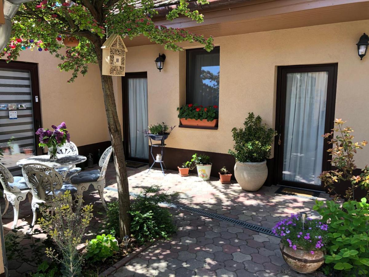 Milla Apartman Сентендре Экстерьер фото