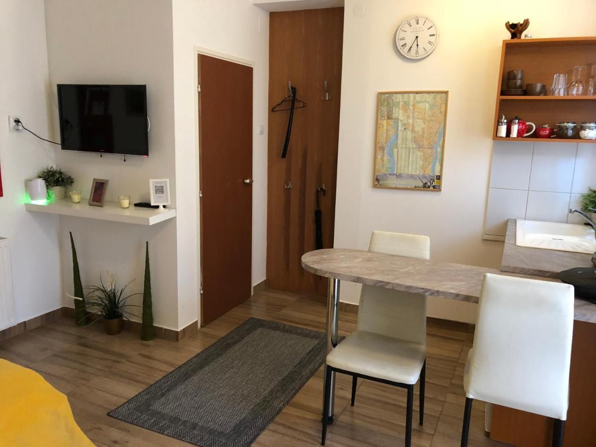 Milla Apartman Сентендре Экстерьер фото