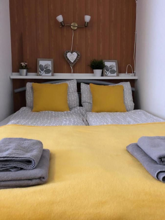 Milla Apartman Сентендре Экстерьер фото